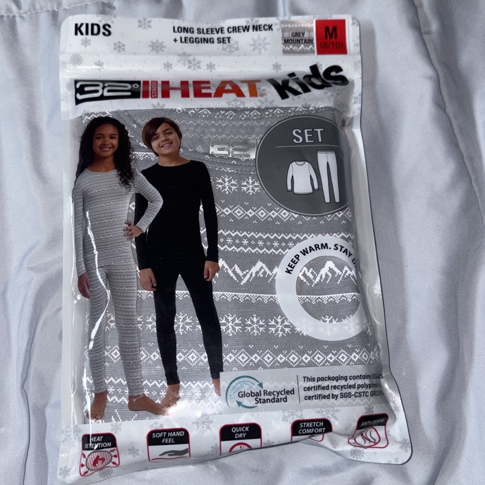 32 Degrees Kids Black and White Thermal Set - Picture 6 of 7